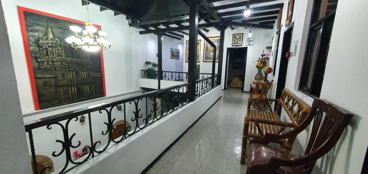 Hostal Flores Кито Экстерьер фото