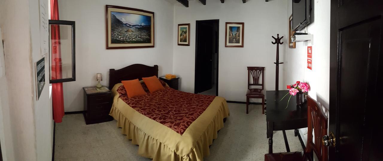 Hostal Flores Кито Экстерьер фото