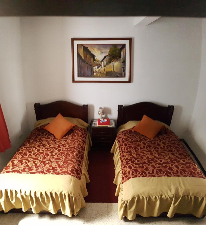 Hostal Flores Кито Экстерьер фото